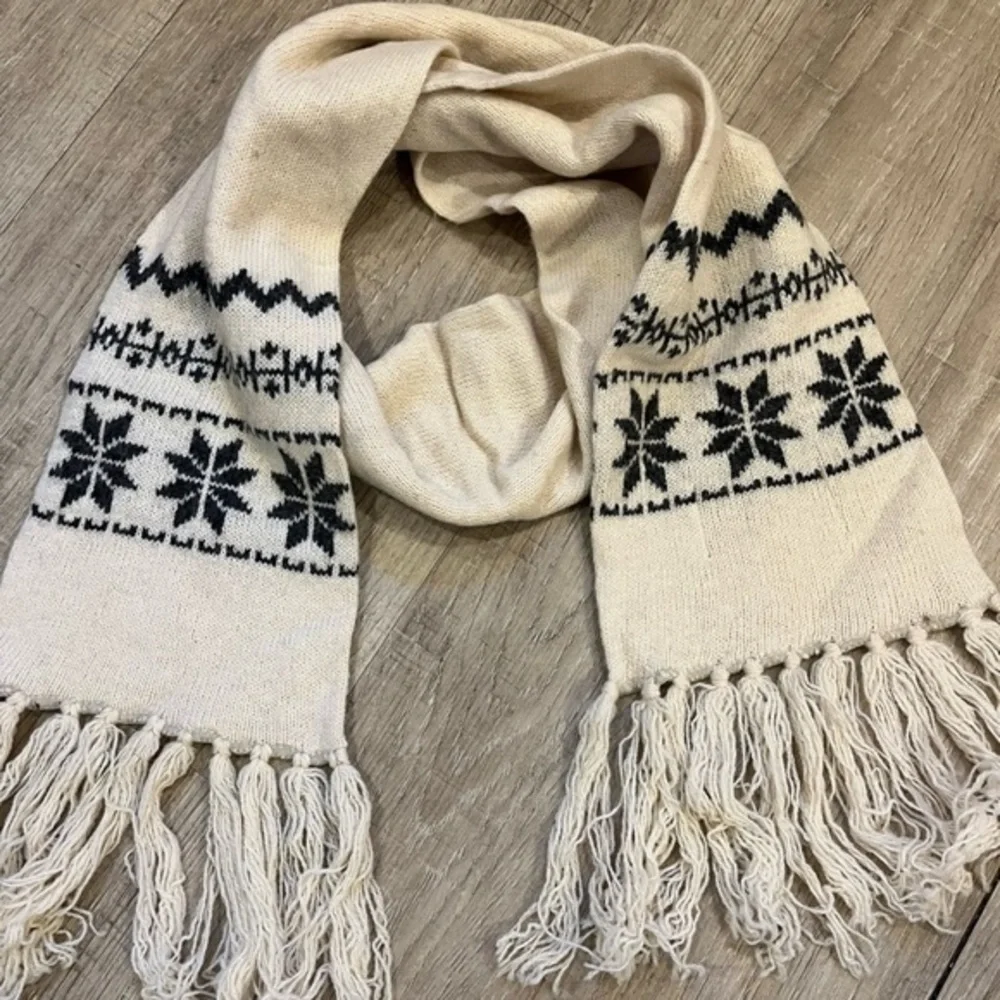 Cozy Cream and Charcoal Grey Fringed 100% Wool Scarf Snowflake Pattern